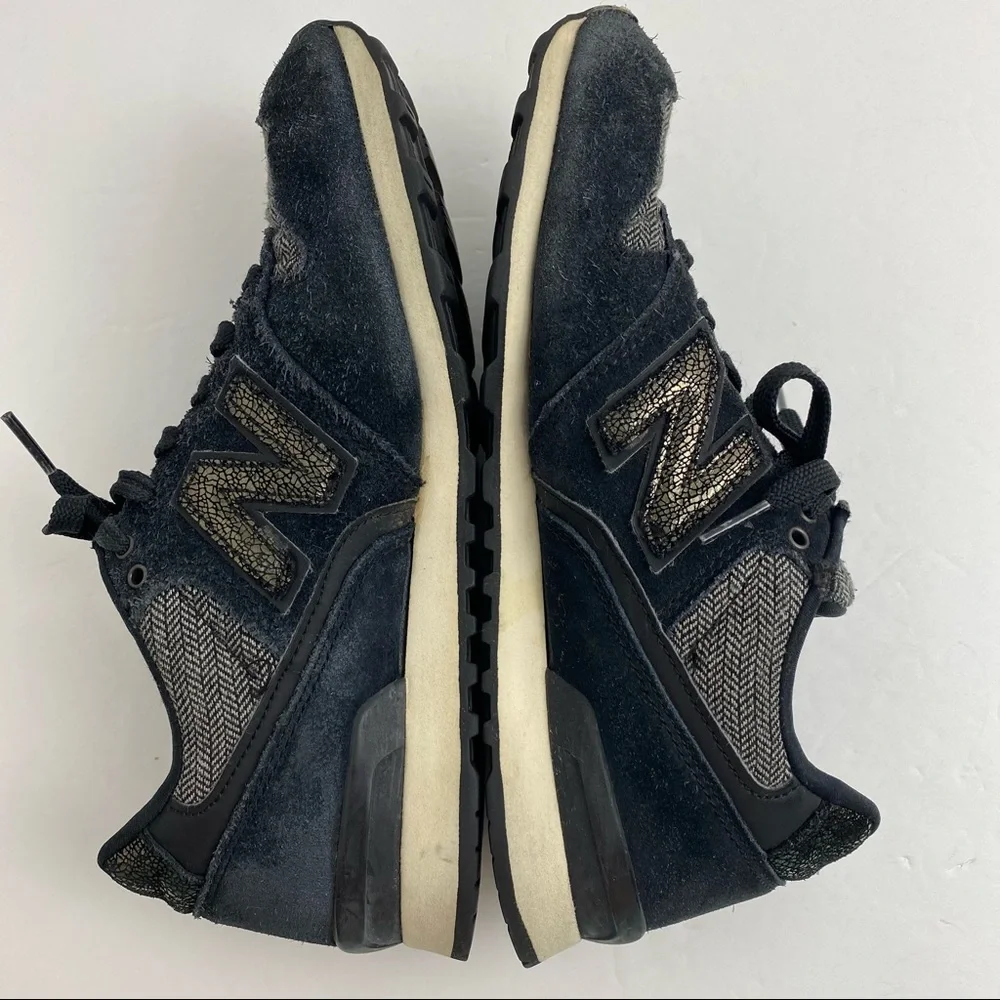 New Balance 696 size 8 Women’s Black Suede Sneakers
